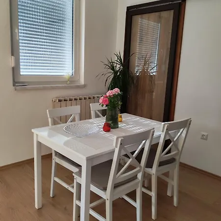 Svimi Apartman *