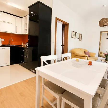 Svimi Apartman *